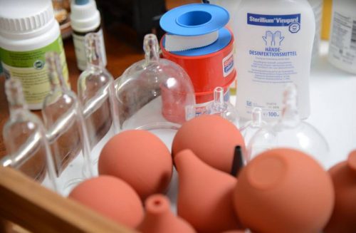 Gläser für eine Anwendung Schröpfen